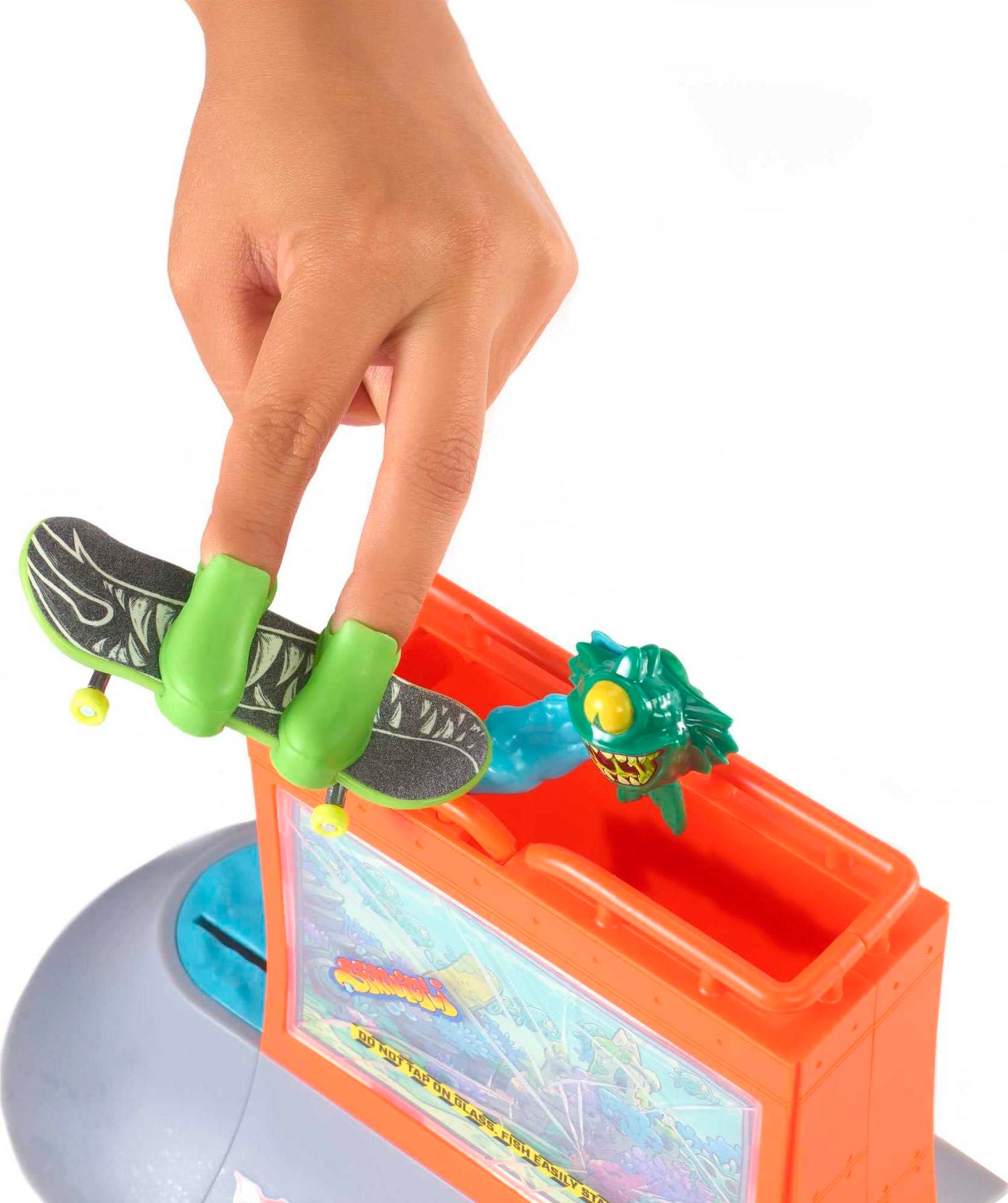 Hot Wheels Skate Aquarium Skatepark Playset with Fingerboard & Pair of Removable Skate Shoes