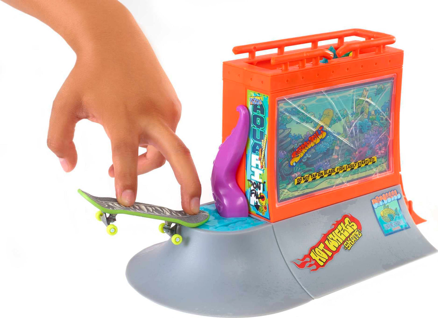 Hot Wheels Skate Aquarium Skatepark Playset with Fingerboard & Pair of Removable Skate Shoes