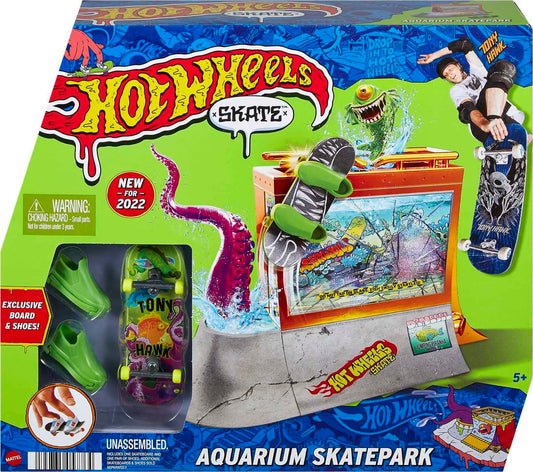 Hot Wheels Skate Aquarium Skatepark Playset with Fingerboard & Pair of Removable Skate Shoes